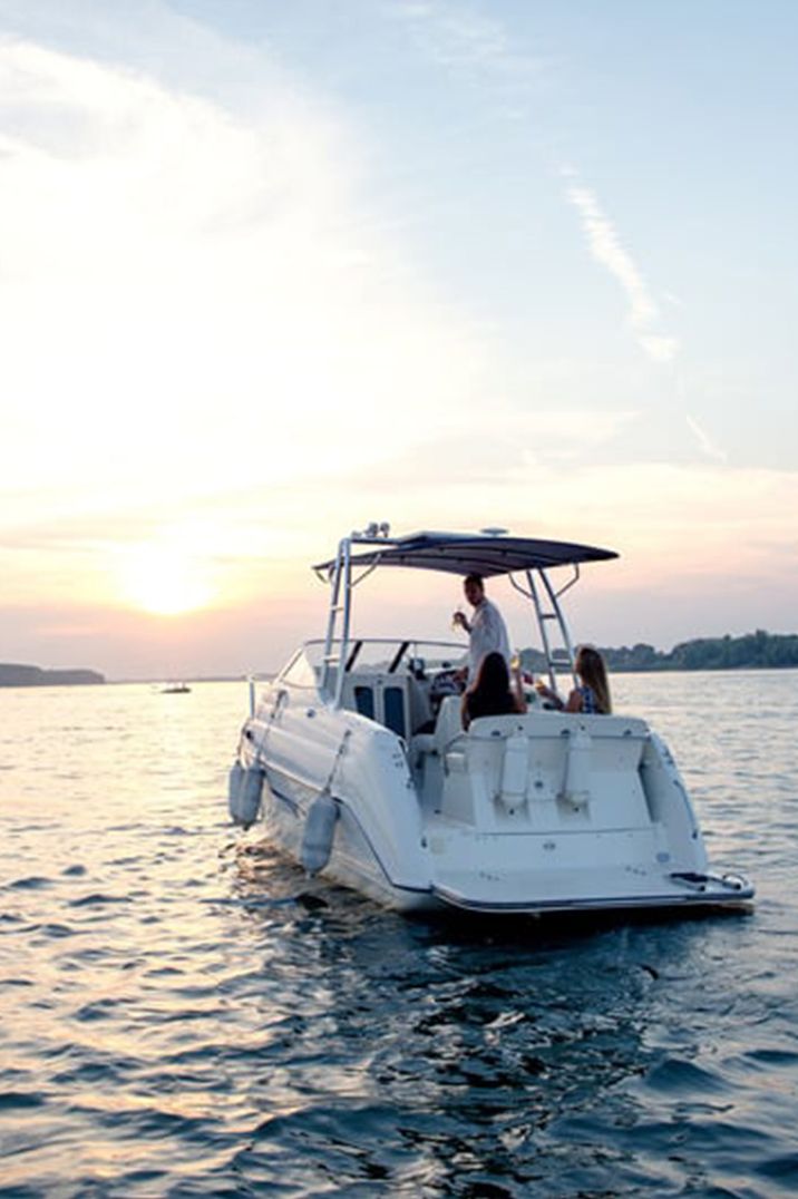 small-boat-on-the-sea-for-engagement-party-idea