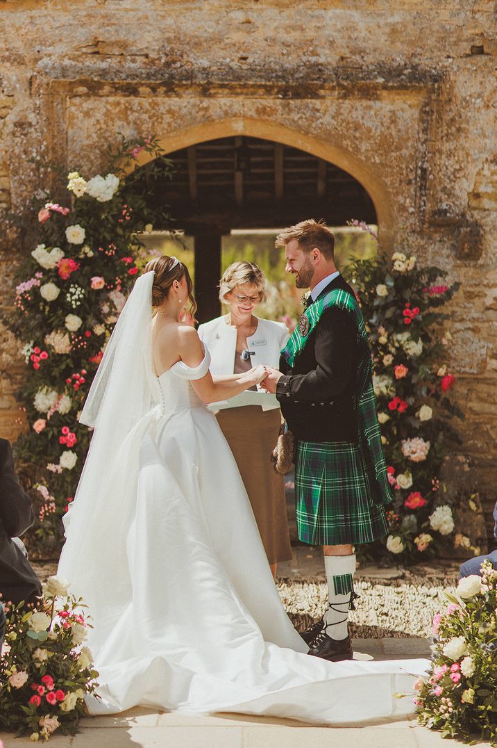 bride-and-groom-exchnage-wedding-vows-at-caswell-house