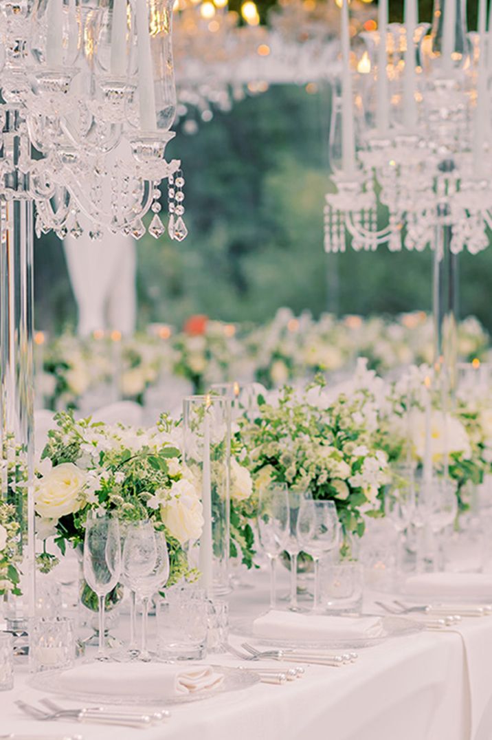 classic-and-traditional-white-wedding-flower-decorations