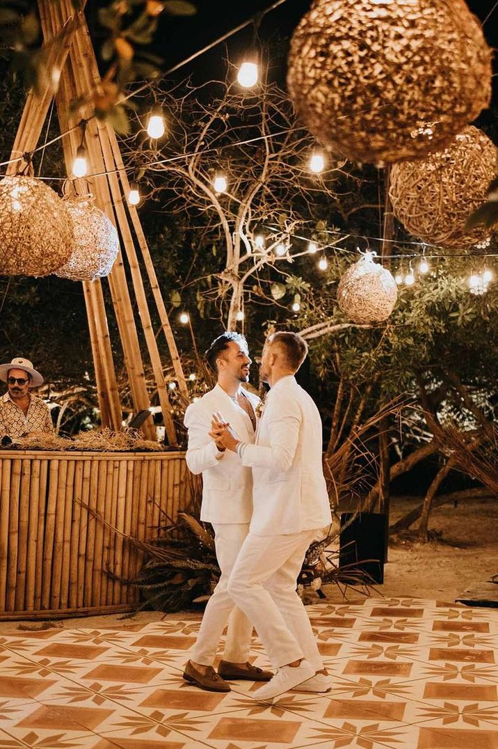 two-grooms-first-dance