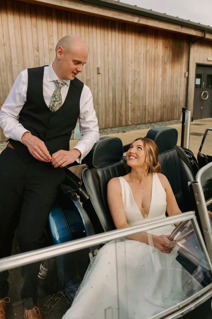 couple-in-wedding-car-above-the-bay