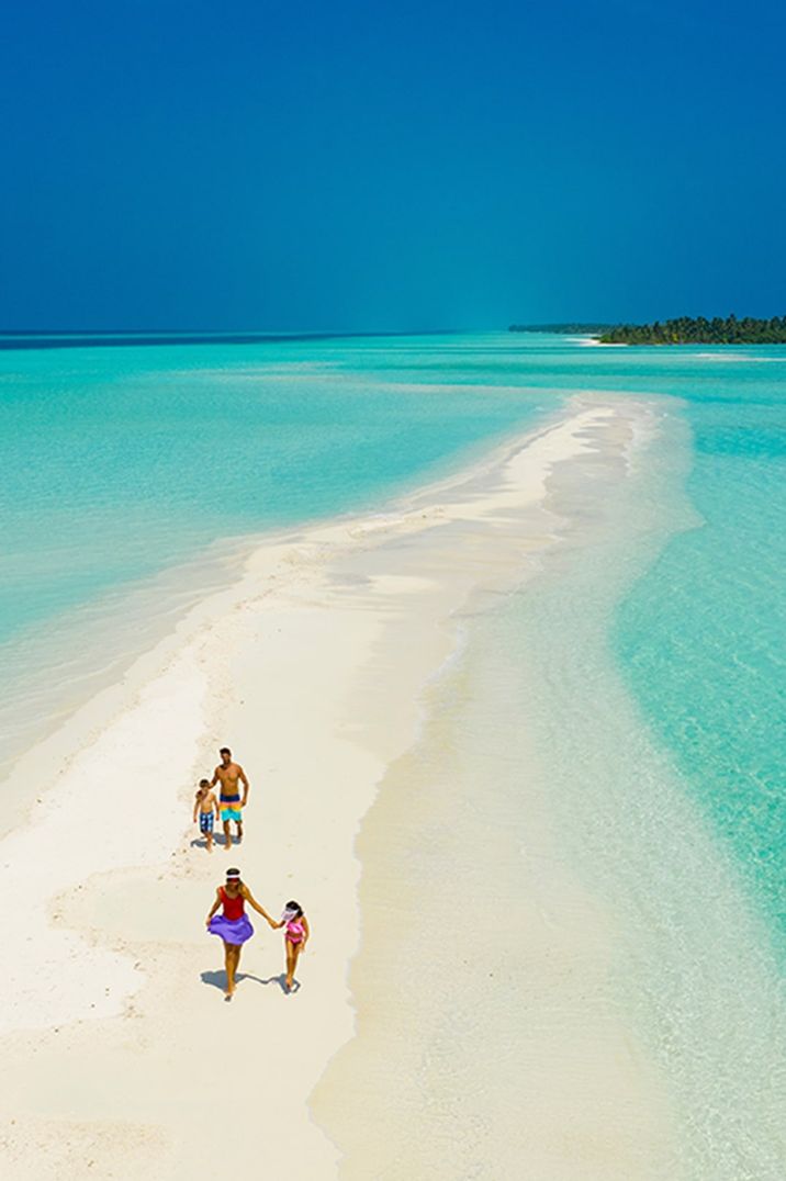 family-on-sandbank-maldives