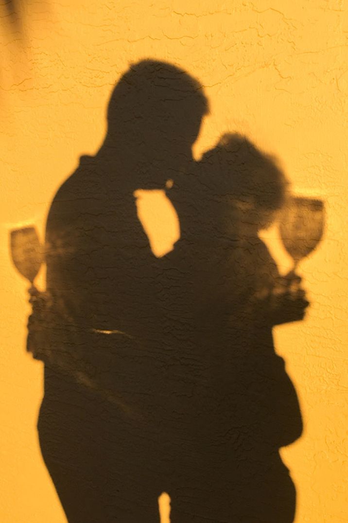 silhouette-of-kiss