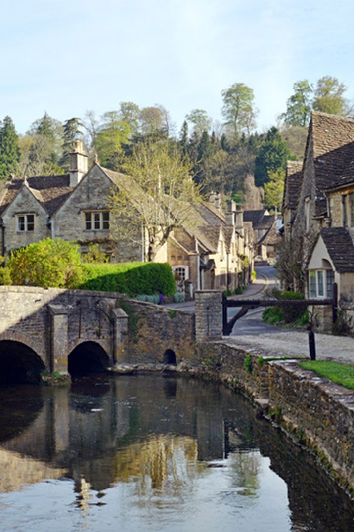 small-village-in-cotswolds