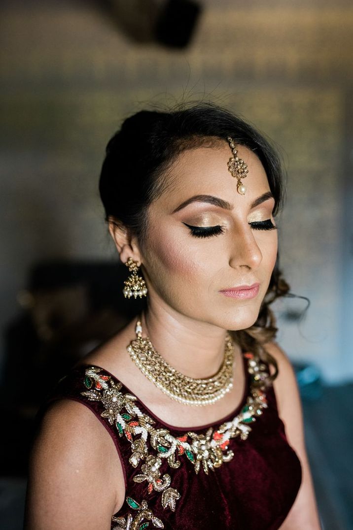 bride-wearing-bronze-gold-eyeshadow