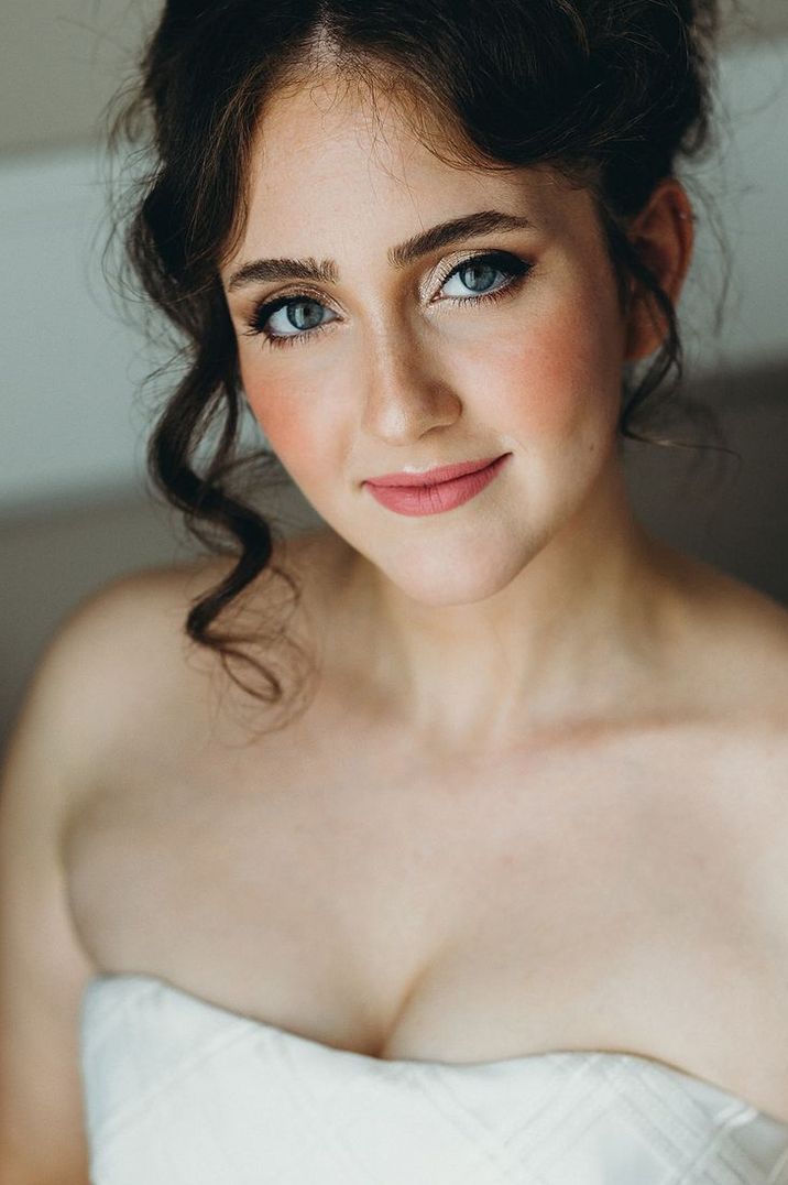 bride-with-pink-blush-and-smokey-eye-makeup