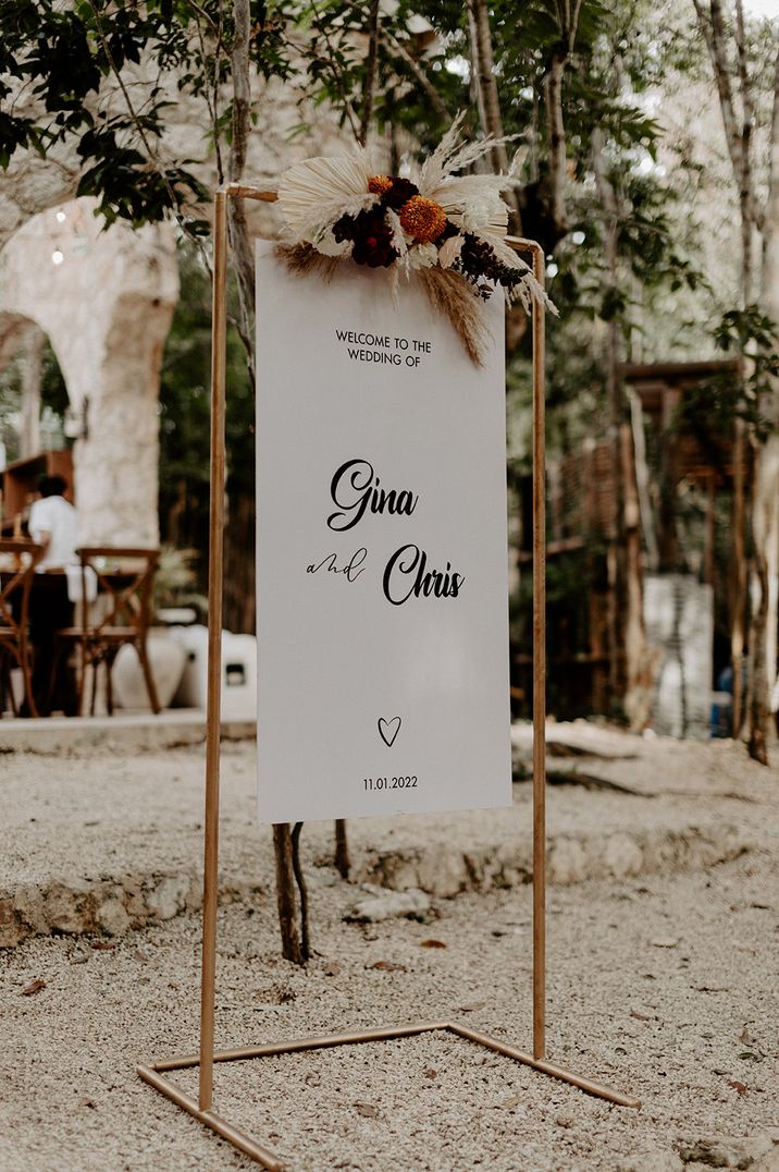 boho-wedding-flowers-with-wedding-welcome-sign