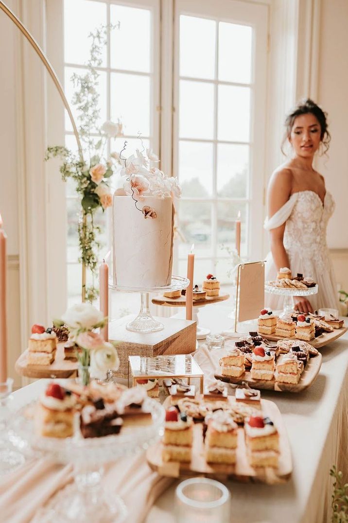 elegant-wedding-dessert-table