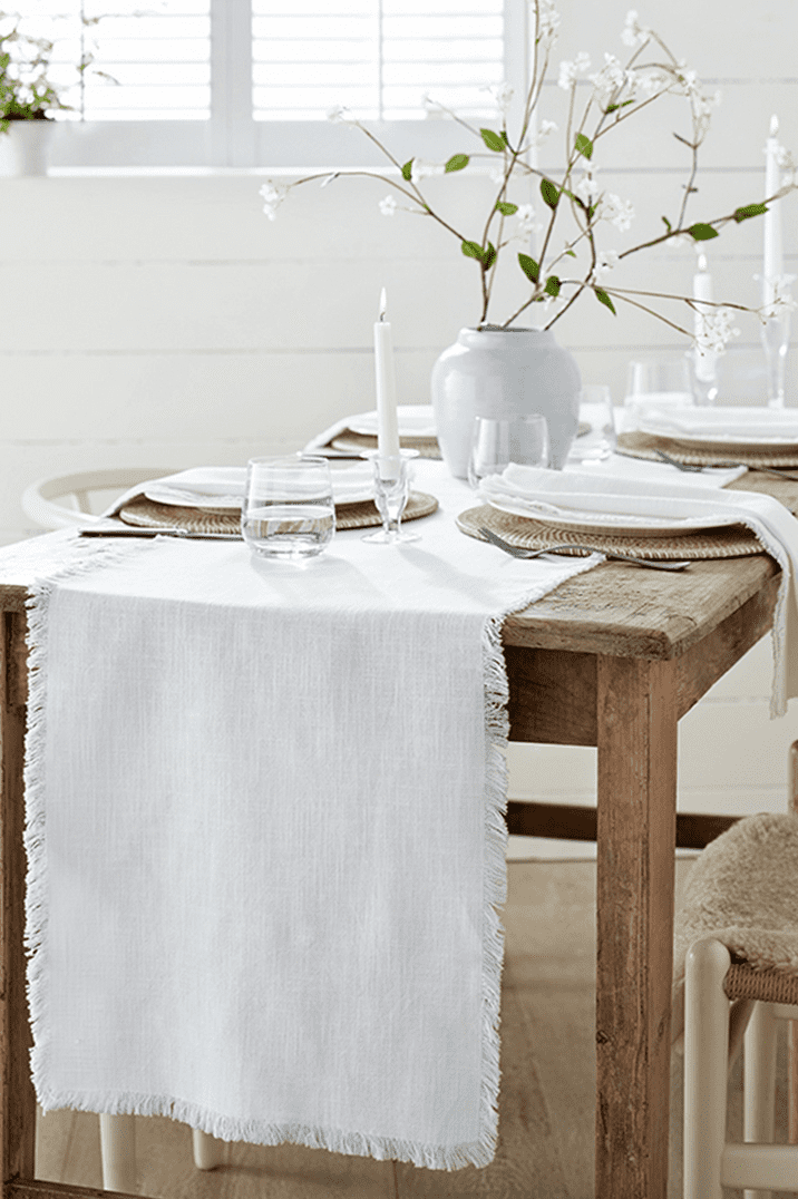 white-natural-tablescape