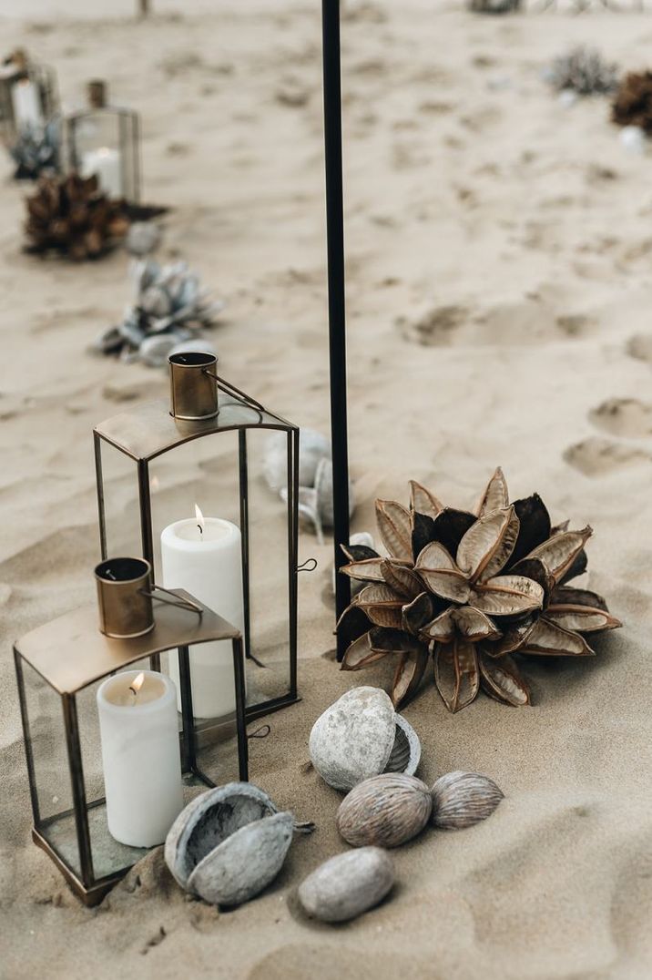 Bronze  lanterns and pebbles aisle decor