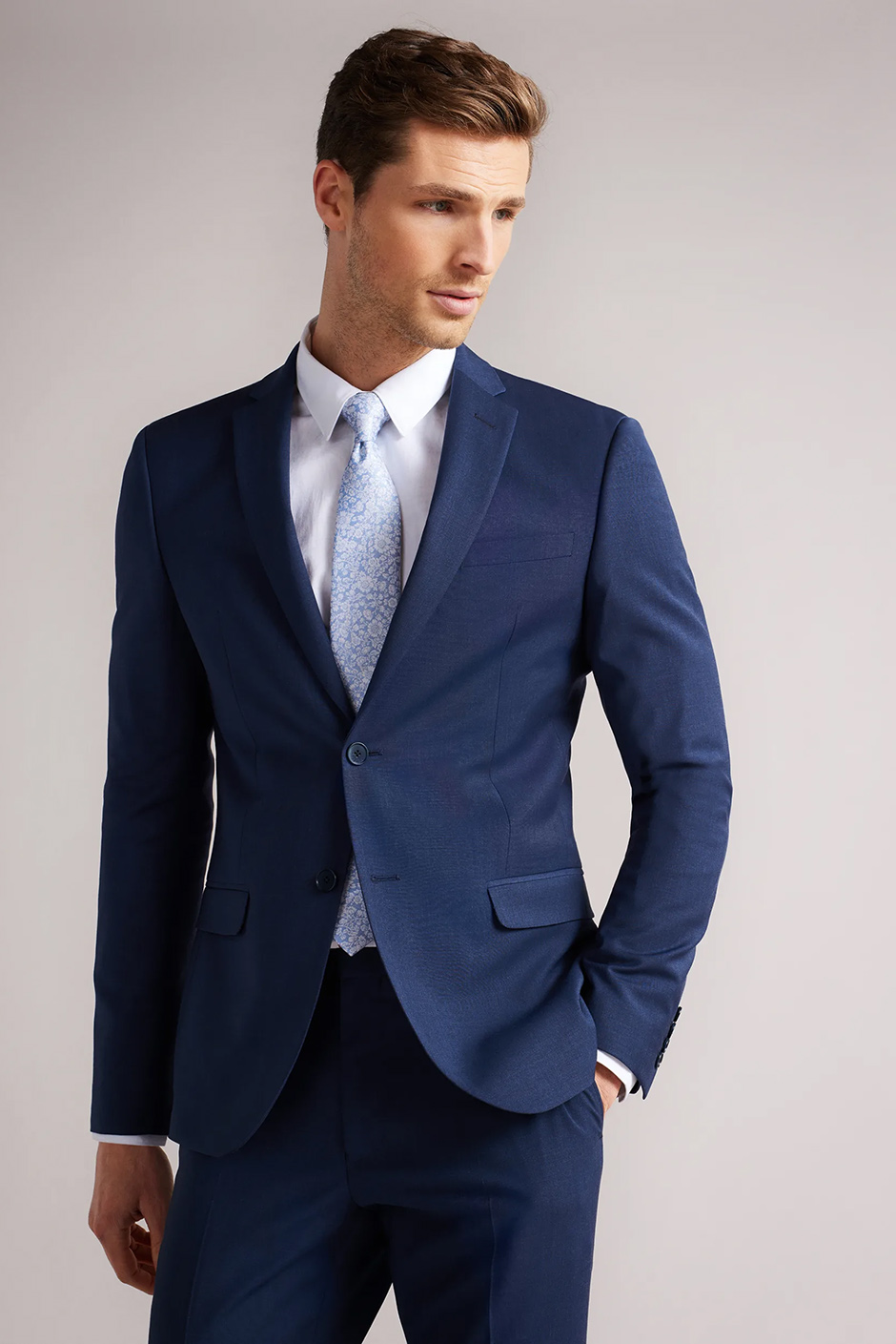 Choosing the Best Father of the Bride Suit Stylish Picks