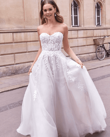 Strapless sweetheart ball hot sale gown wedding dress