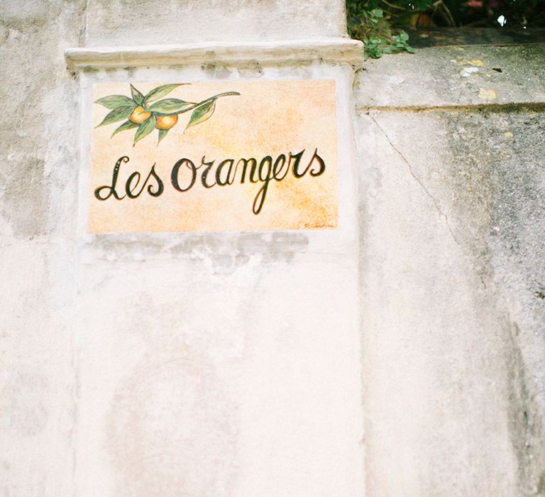 Les Oranges sign on the side of a wall in France