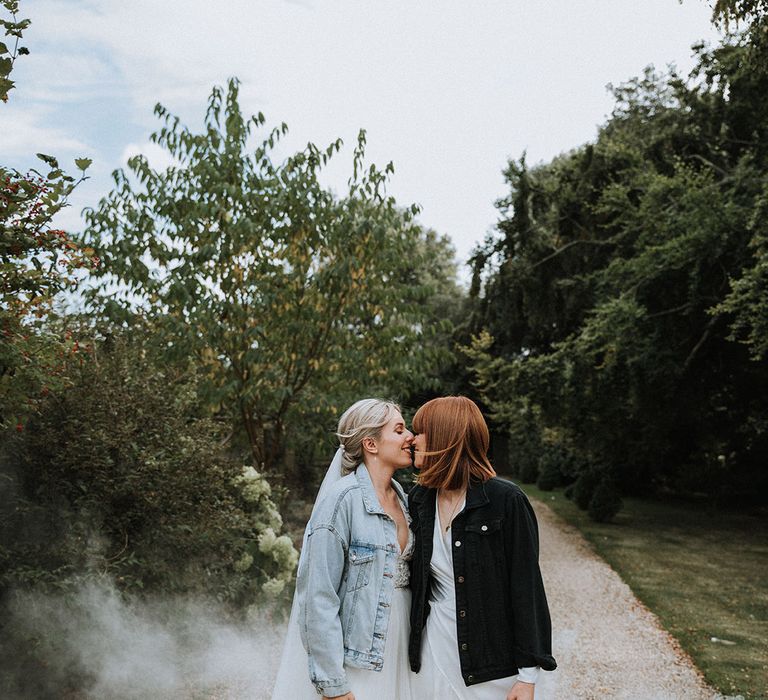 Brides kiss with white smoke bombs