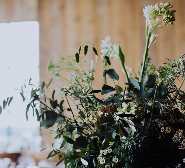 Wedding flower decoration on dark wooden tables 