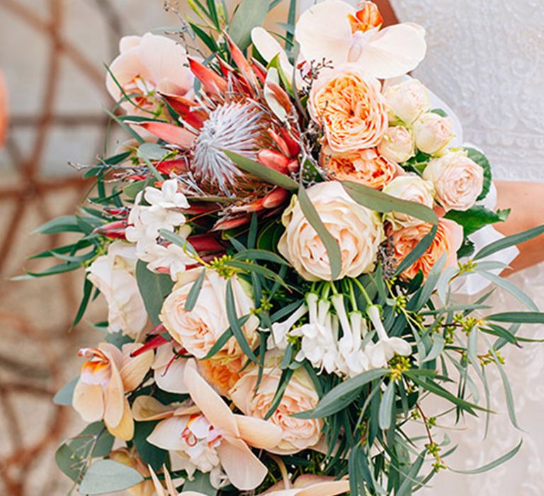 Peach toned wedding bouquets for the Pantone Colour of the Year 2024 