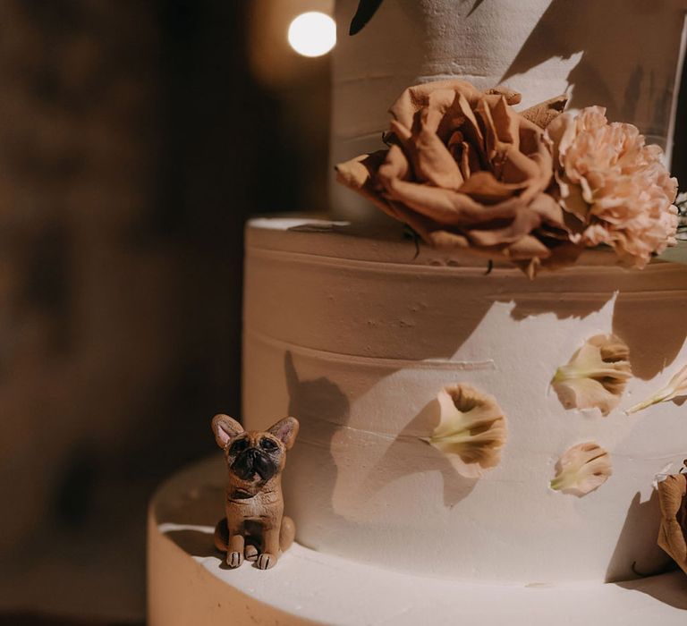 Cute personalised dog decoration on the wedding cake 