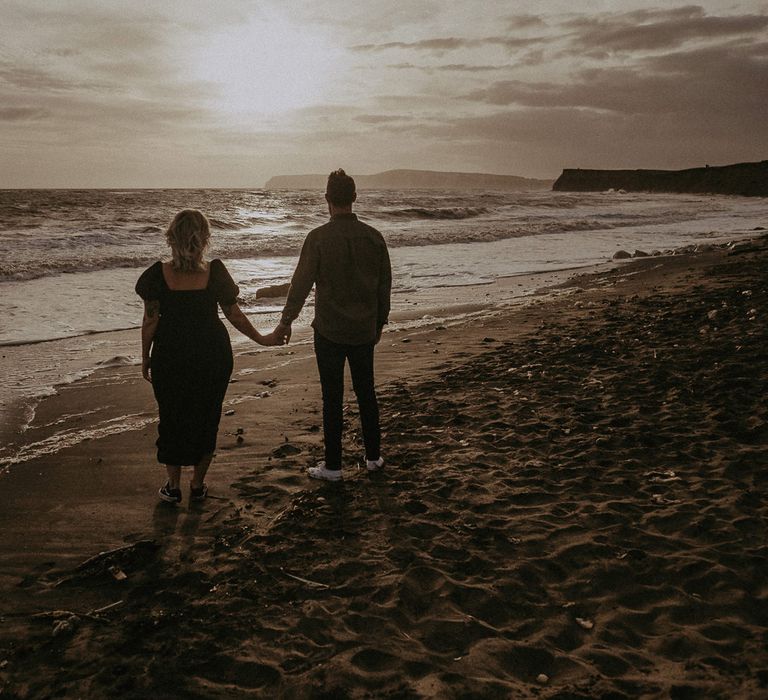 Couples portraits on the beach 