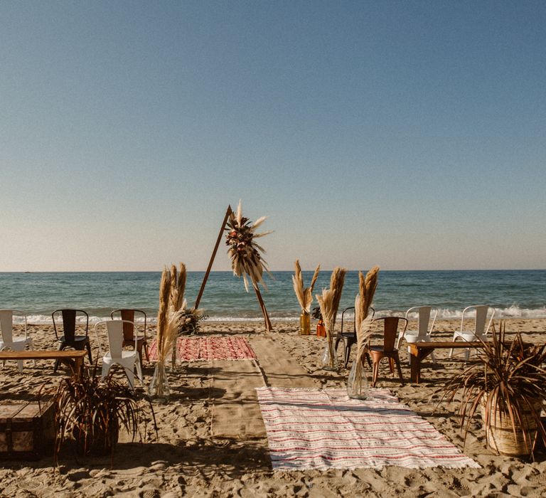 Aisle with rugs for a beach wedding