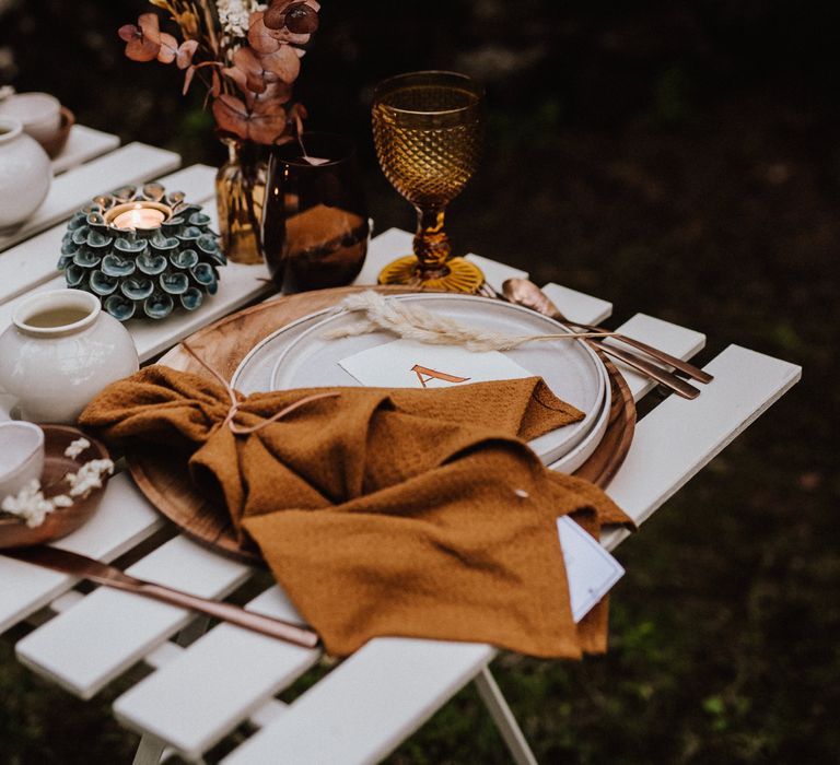 Burnt orange napkin with sprig pampas grass