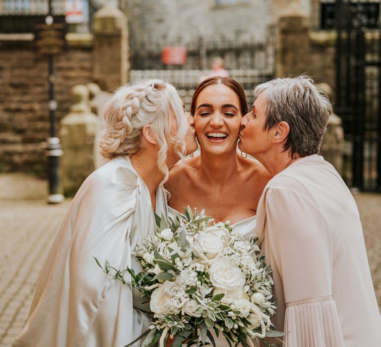 White wedding bouquet for bride 