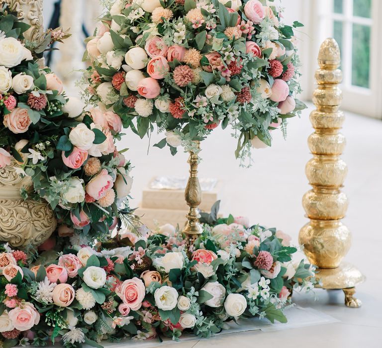 white and pink wedding flowers