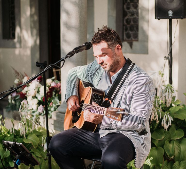 Guitarist plays during wedding reception in Italy 