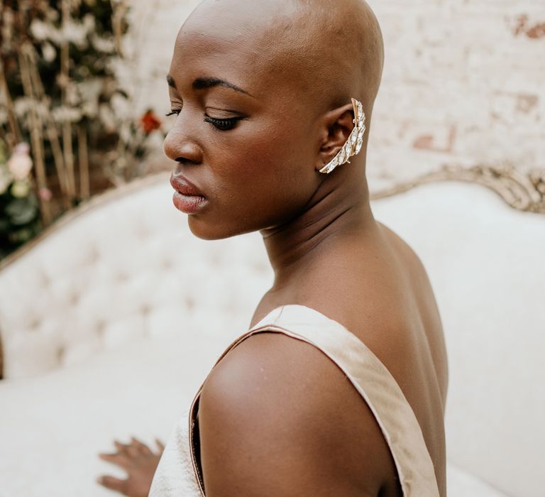 A Black bride with alopecia wears a stunning creeper earring.