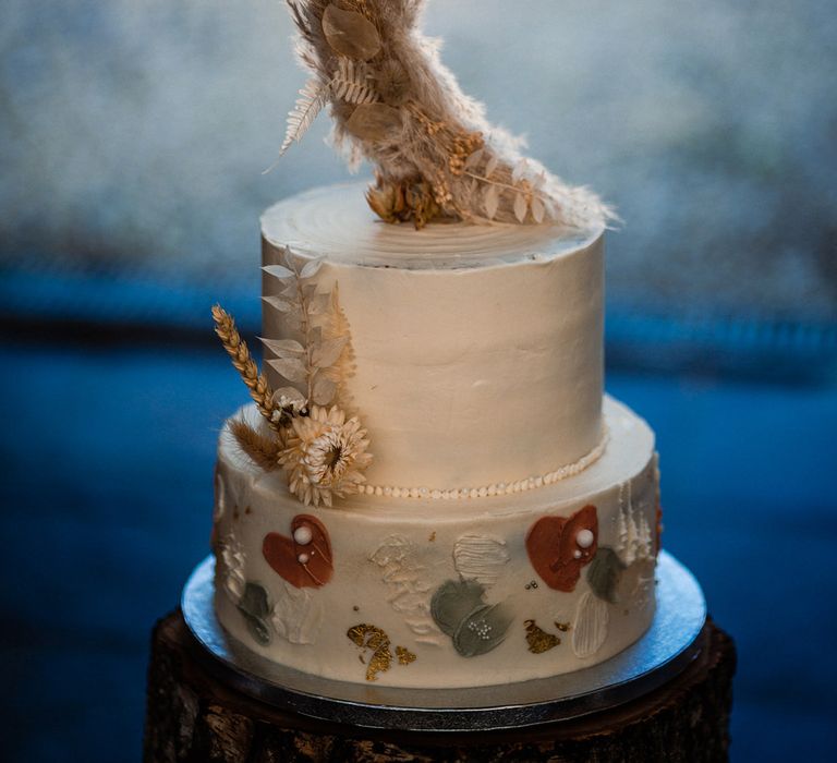 Two tier wedding cake with dried flower crescent moon wedding cake topper decoration 