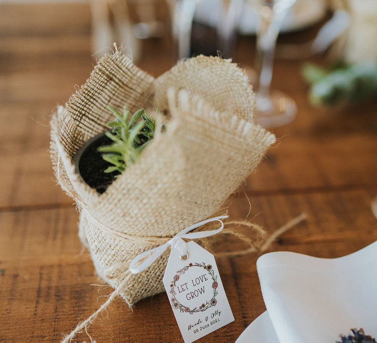 Hand-grown wedding plant favours with personalised label of the married couple and the wedding date 