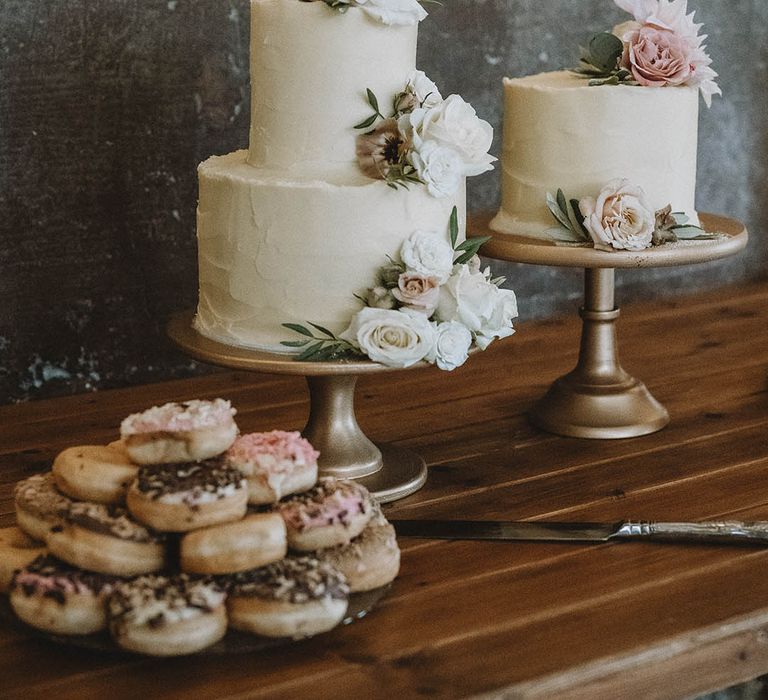 Wedding cake table with doughnuts 