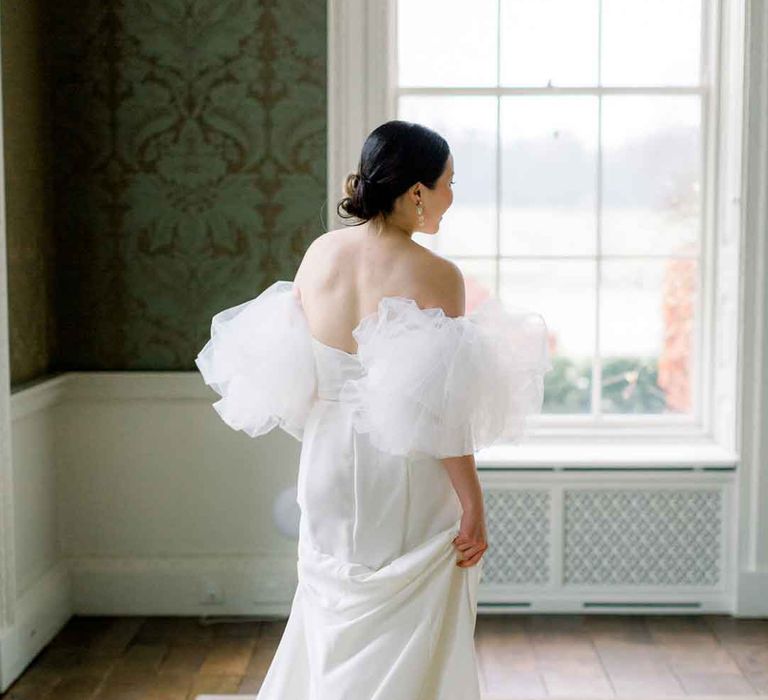 Bride in strapless wedding dress with puff tulle sleeves