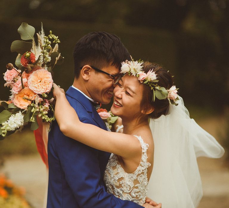 Relaxed photography of bride and groom laughing 