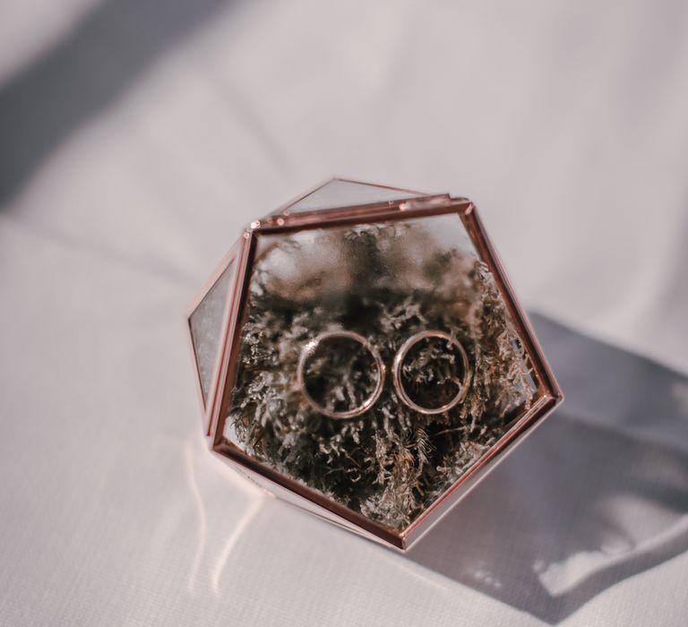 Glass ring box for grooms