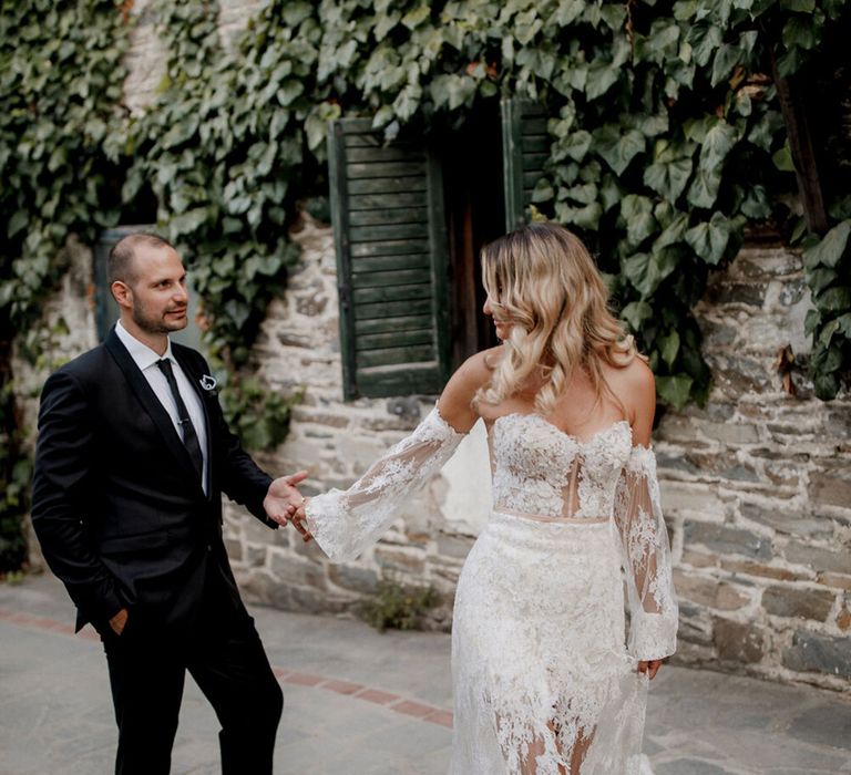 Bride wears sweetheart neckline wedding gown complete with lace and detachable sleeves 