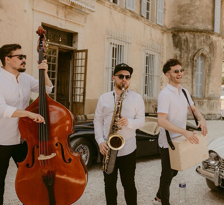 Irish band play outdoors for wedding in South of France 