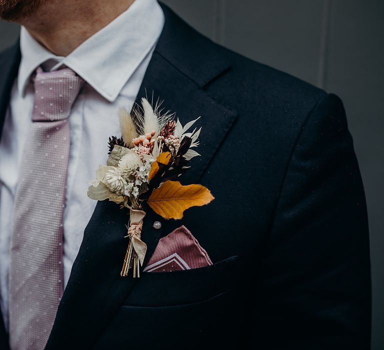 Dried flower wedding bouquet for micro wedding 