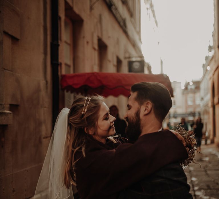 Bride in short veil for city elopement