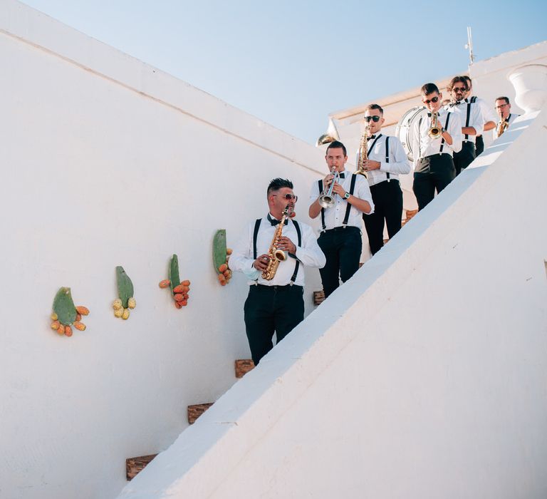 Zagor Street Band surprising the guests, playing instruments as they walk down the stairs