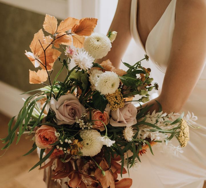 Peach and blush colour palette for autumnal wedding bouquet