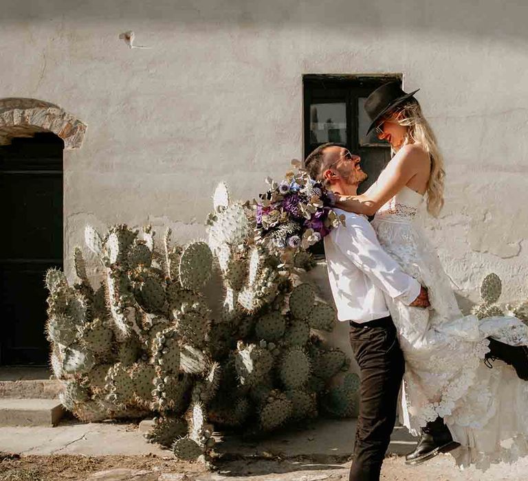 Bridal hat and Hydrangea wedding flowers