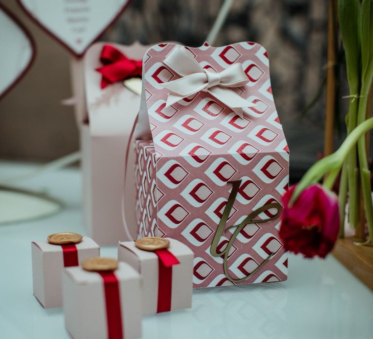 Red, white and pink retro wedding favour boxes by Missprint for vintage themed wedding