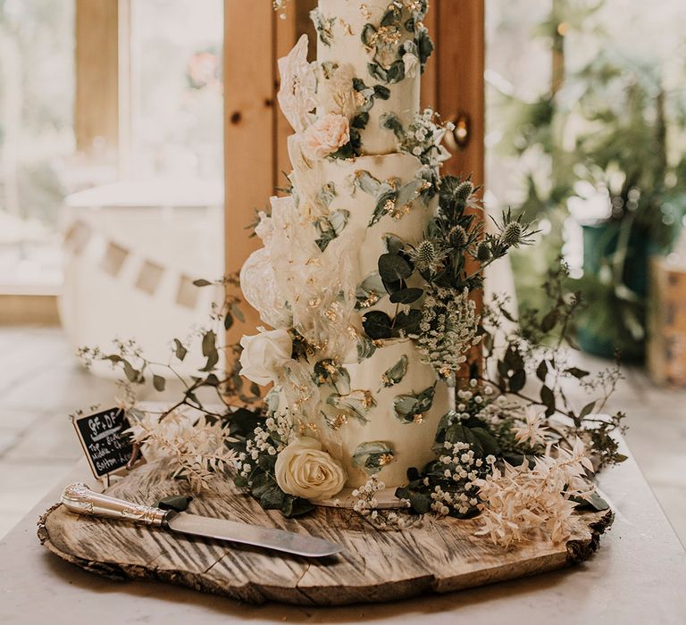 Amazing wedding cake with foliage and flower decor