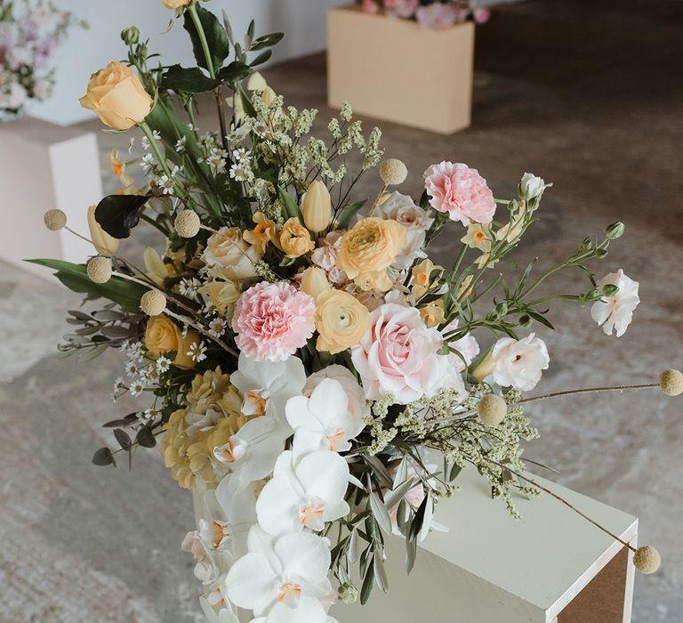 Pastel coloured seasonal wedding flowers for spring 