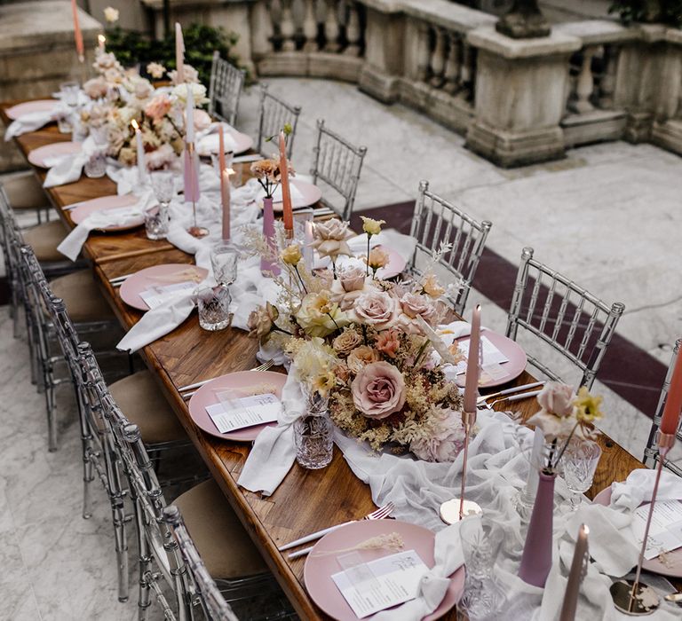 Intimate outdoor wedding at Dartmouth House wedding venue in Mayfair with luxury wedding breakfast table decor 