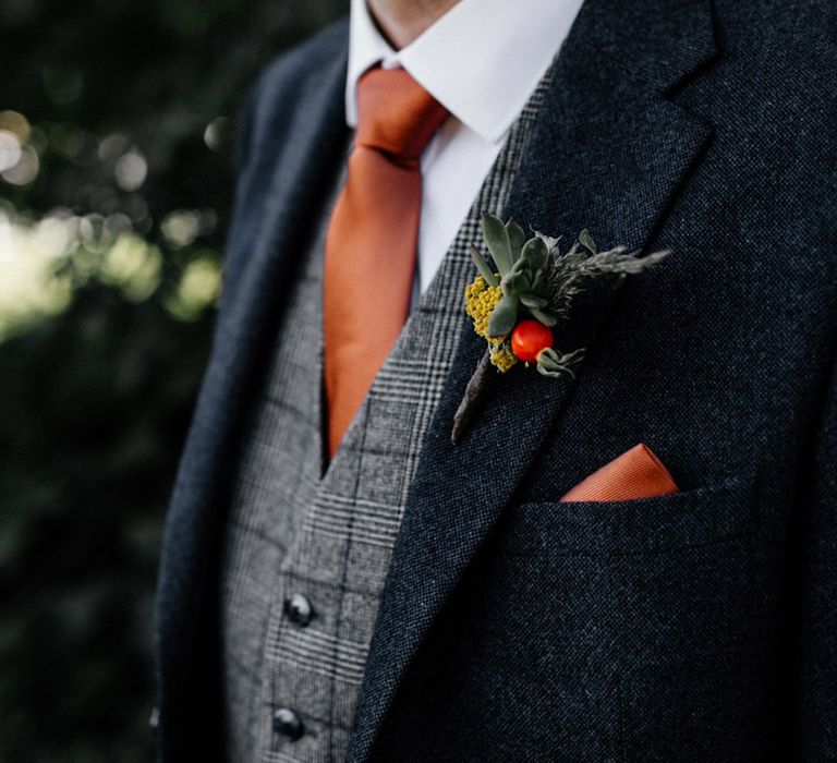 Groom wearing an orange tie for the special orange wedding theme day 