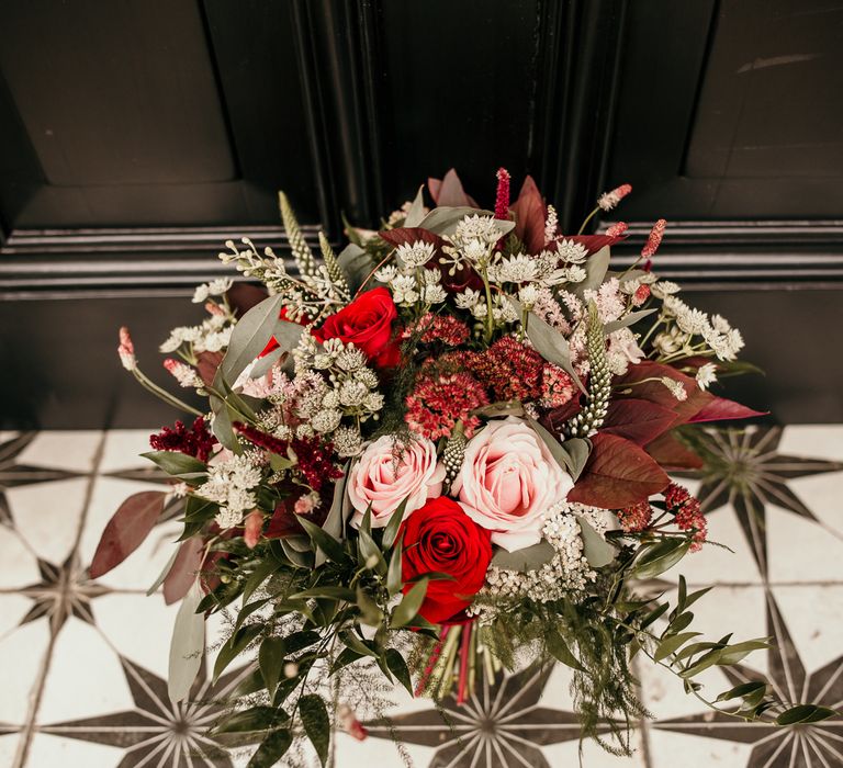 Floral bouquet with pink and red roses 