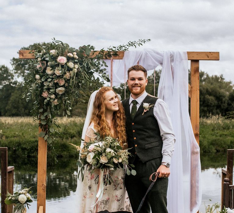 Bride & groom at Houghton Lodge Gardens 