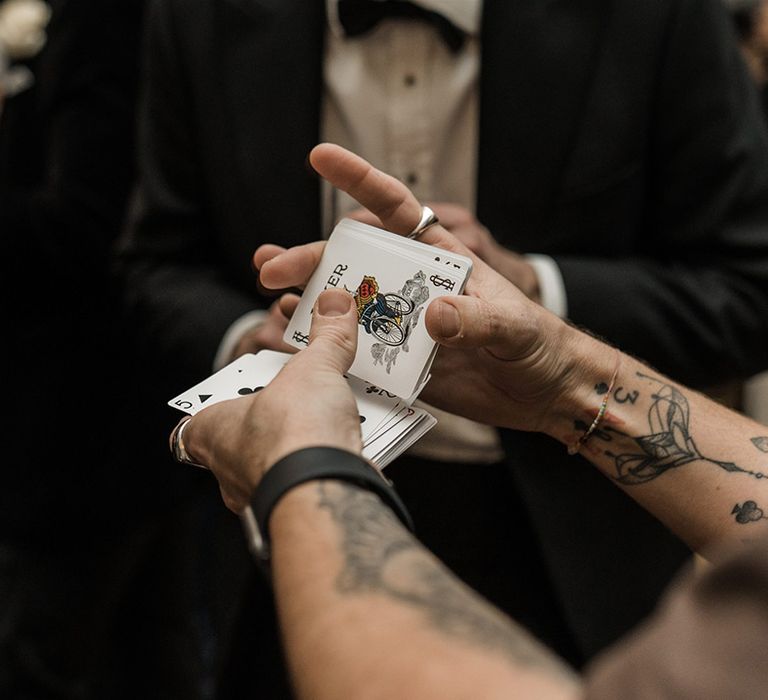 Magician performs magic trick for wedding entertainment 