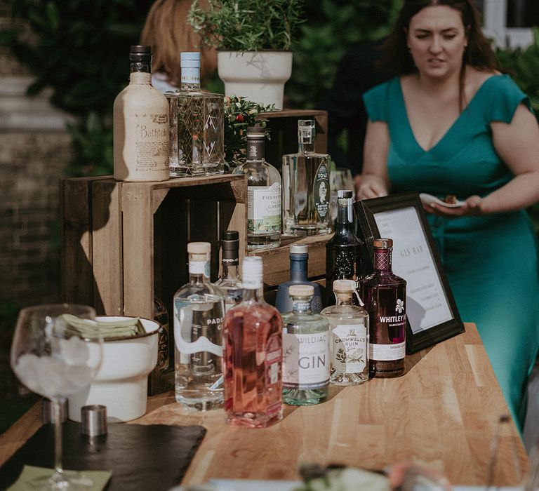 Outdoor bar on rustic table at Hedsor House during cocktail hour 